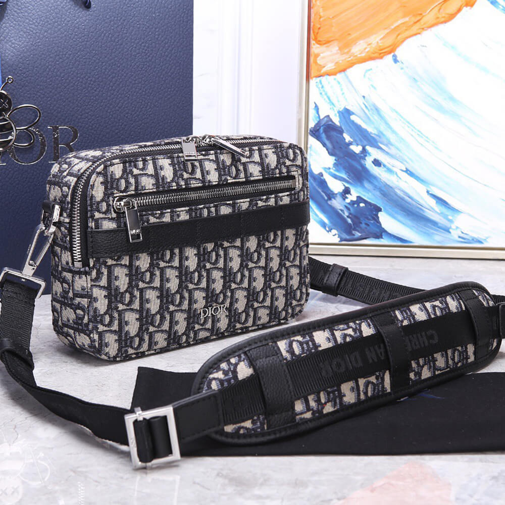 D*or safari messenger bag