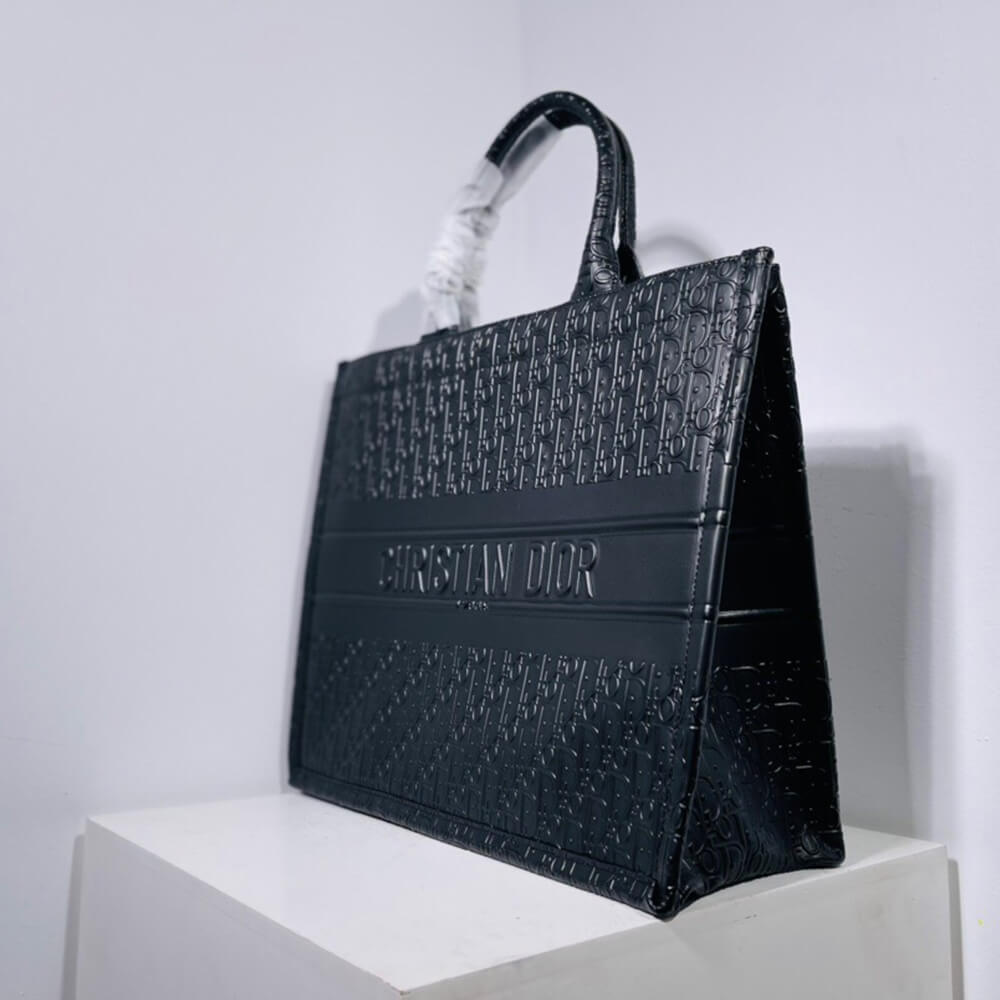 large D*or book tote